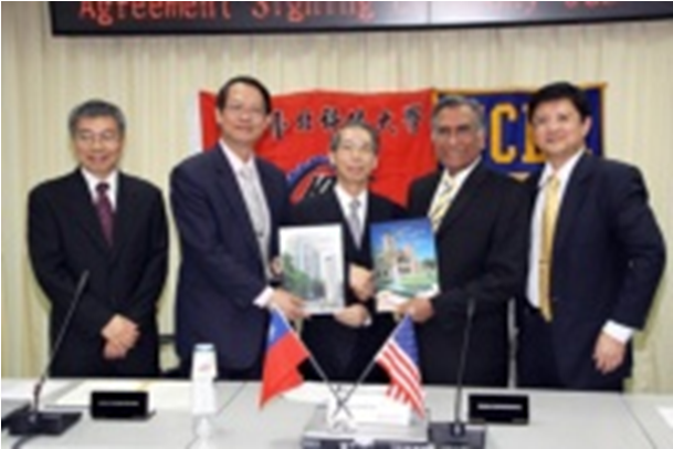 國立台北科技工程院院長王錫福（左起）機電學院院長林啟瑞、  校長李祖添、美國加州洛杉磯分校UCLA工程學院院長Dr.Vijay K.Dhir  及台北科電資學院院長余政杰共同簽約。